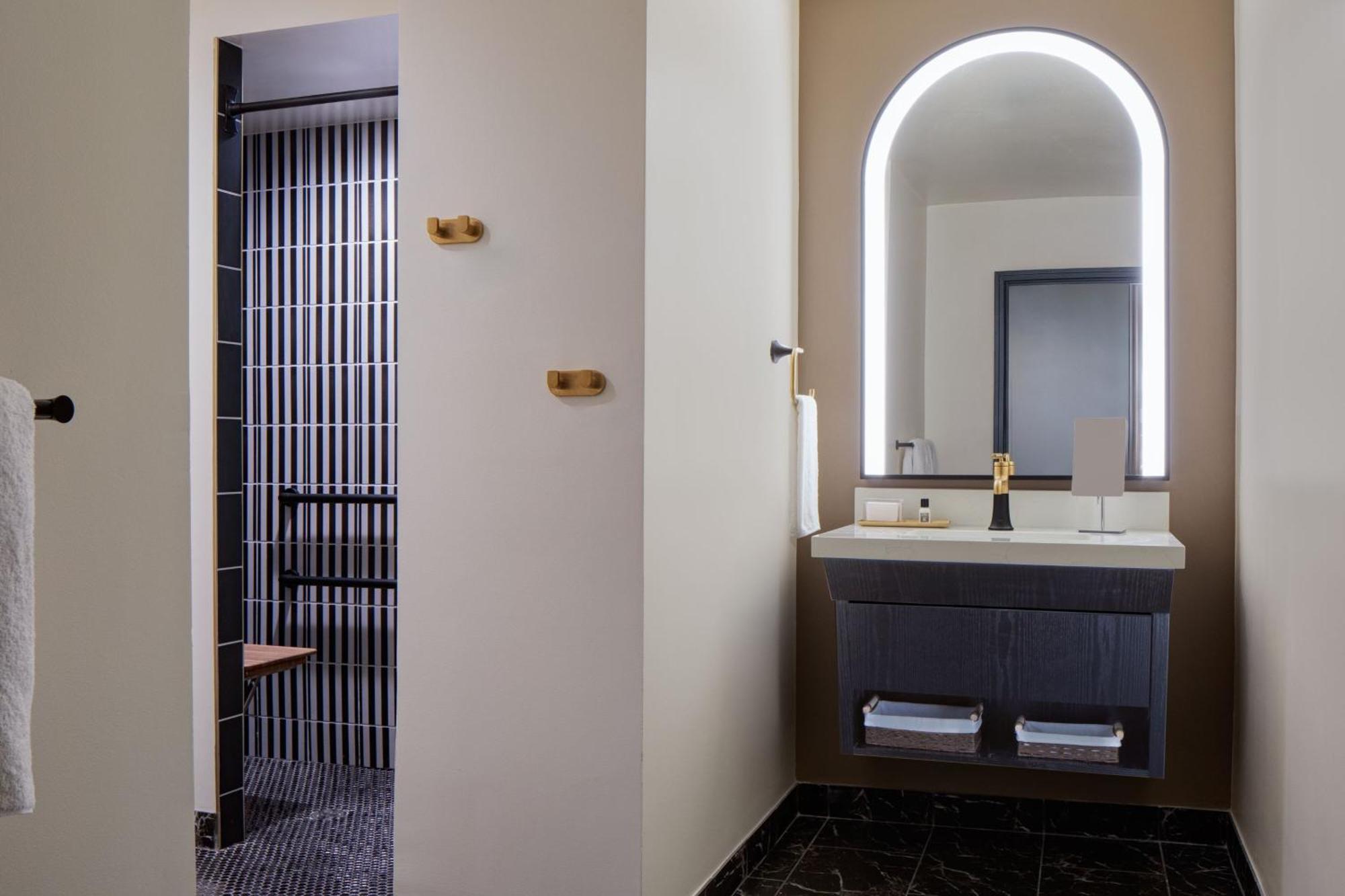 The Lasalle Hotel, Bryan College Station, A Tribute Portfolio Hotel Экстерьер фото